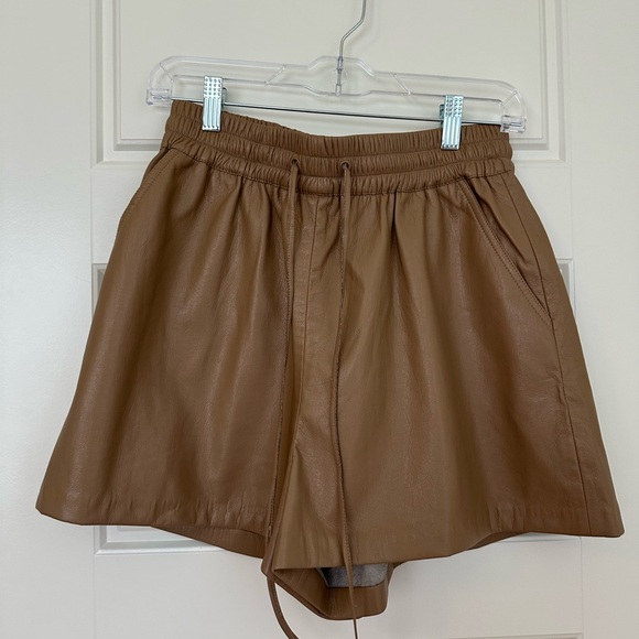 Good American Faux Leather Short Warm Caramel Sz 3 Large Women’s Pockets - Picture 4 of 4